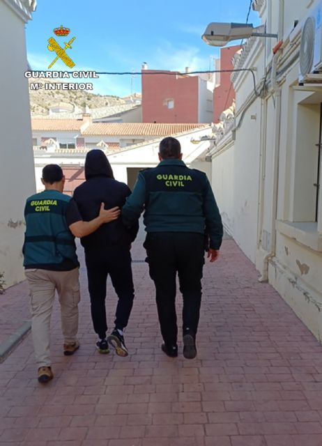 La Guardia Civil detiene a los miembros de un clan familiar por el robo en una finca agrícola de Aledo